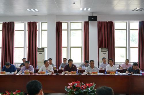 海峽科化龍巖分公司“SGR-FL型乳化炸藥生產(chǎn)系統(tǒng)”順利通過國家工信部科技成果鑒定。圖為工信部李維嘉巡視員對(duì)本次鑒定會(huì)進(jìn)行總結(jié)。鄧義楨 攝.jpg
